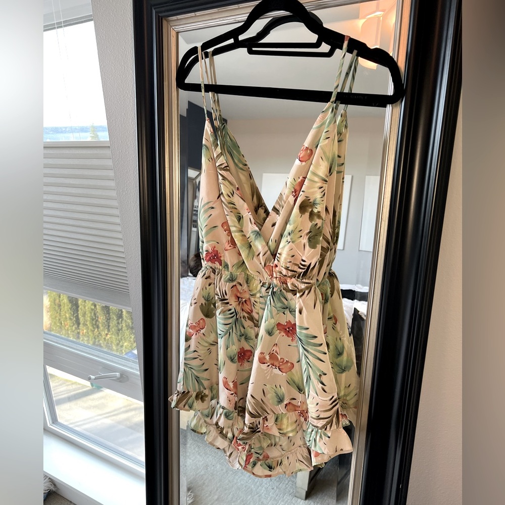 By the Way - Kehlani Ruffle Romper in Floral | size: Small